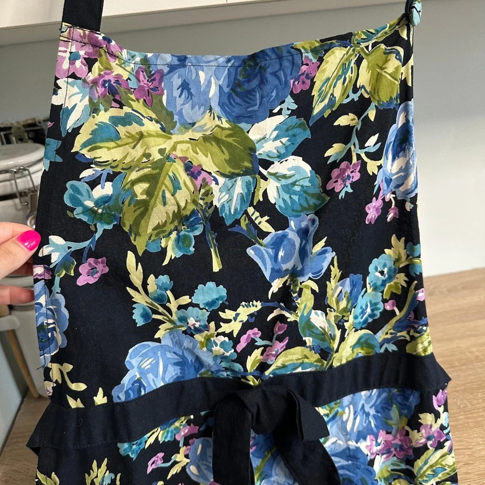 Wellesley Manor Apron Women's OS Blue Floral‎ Cotton Tie Waist Bow Cottagecore